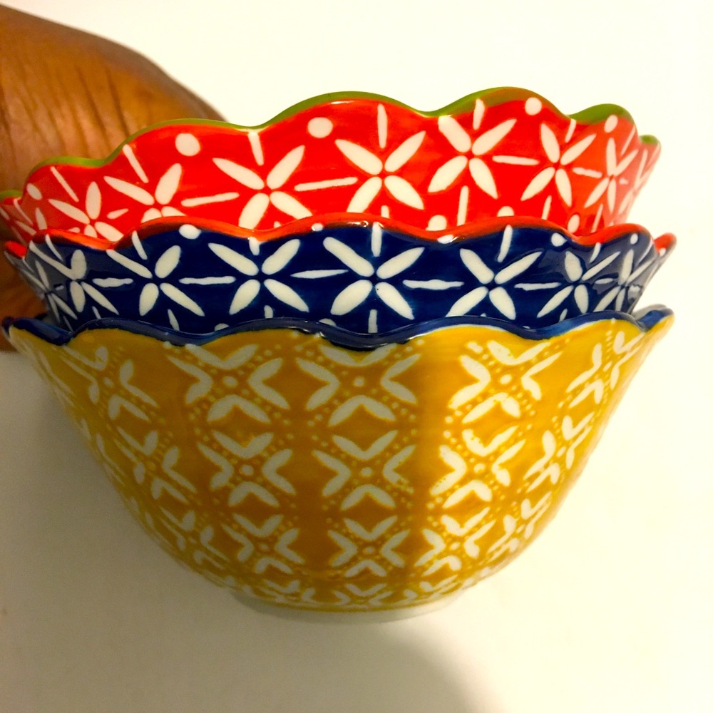 Set of 3 ice cream bowls. Yellow, Red, Blue